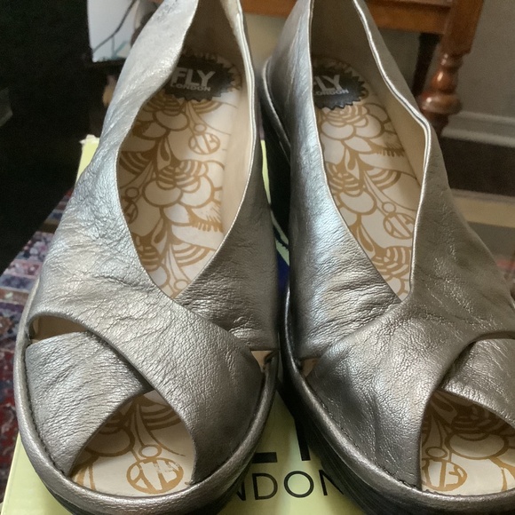 Shoes - Picture 2 of 4